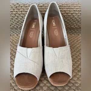 Like New TOMS Women's Classic Espadrille Wedge Sandal